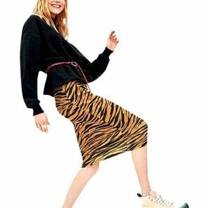 NWOT Zara tiger print skirt